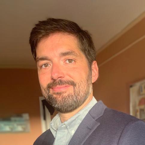 headshot of Tom Meredith