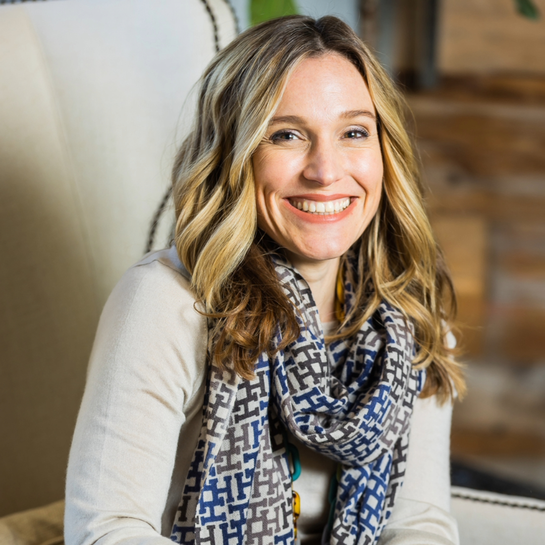 Headshot Claudia Astrachan