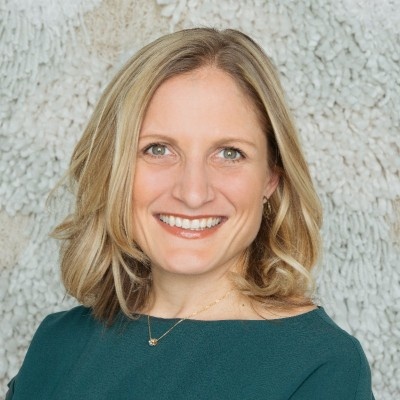 Laura Gluhanich Headshot