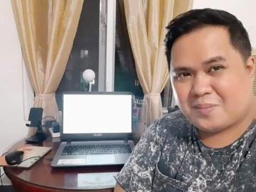 Selfie of MOBI Graduate with Certificate