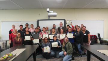 Group photo of Lanzando February 2018 graduates holding certificates.