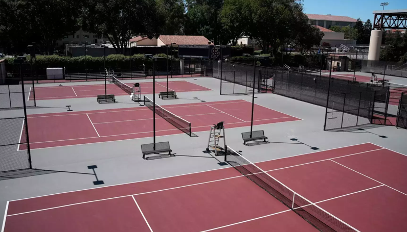Image of the tennis courts