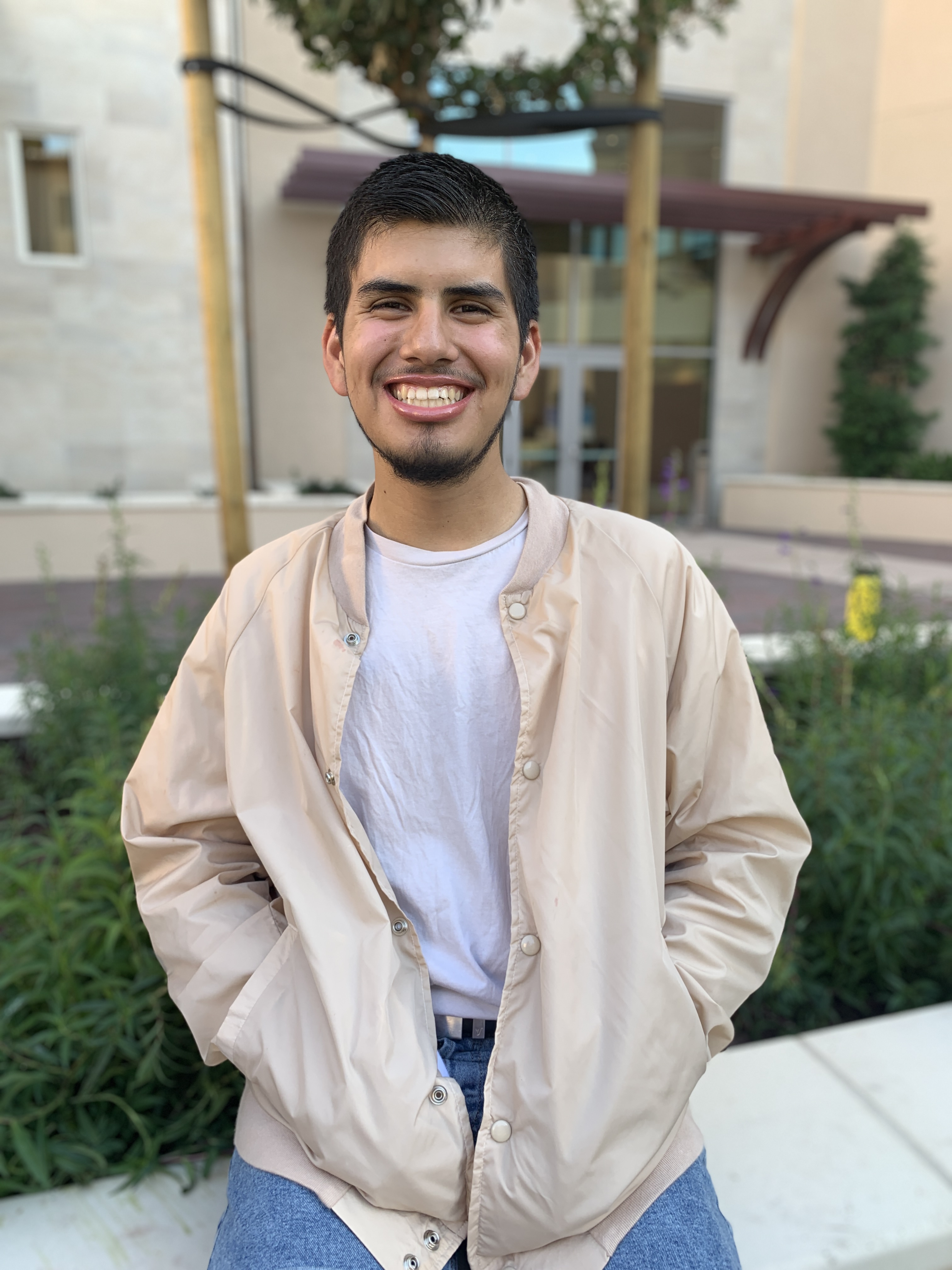 Headshot Image of Raul Orellana 20-21