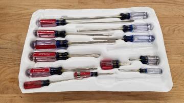 Screw driver tray made using the vacuum former